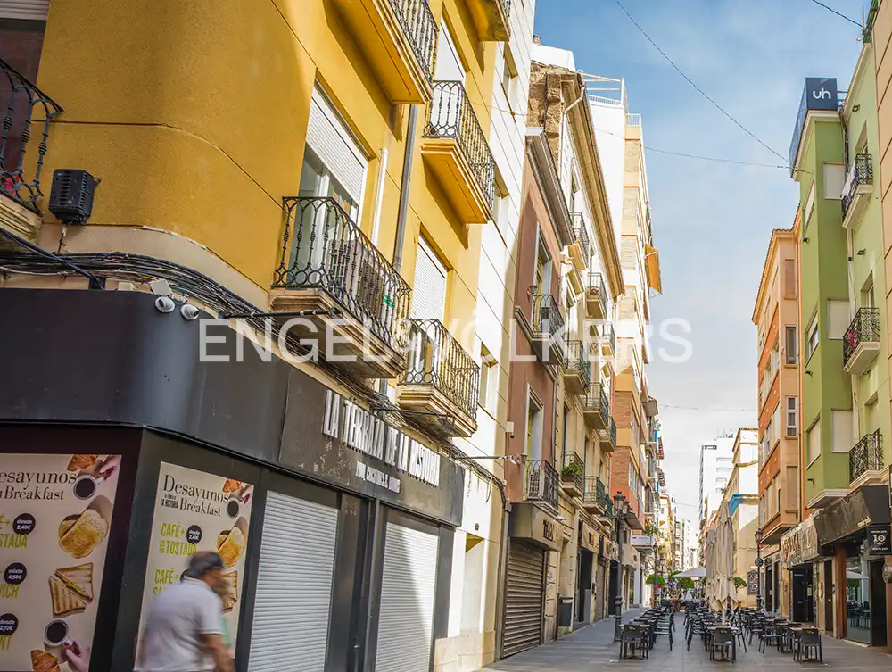 Vista exterior de Pis en venda en Alicante / Alacant amb Aire condicionat, Calefacció i Balcó