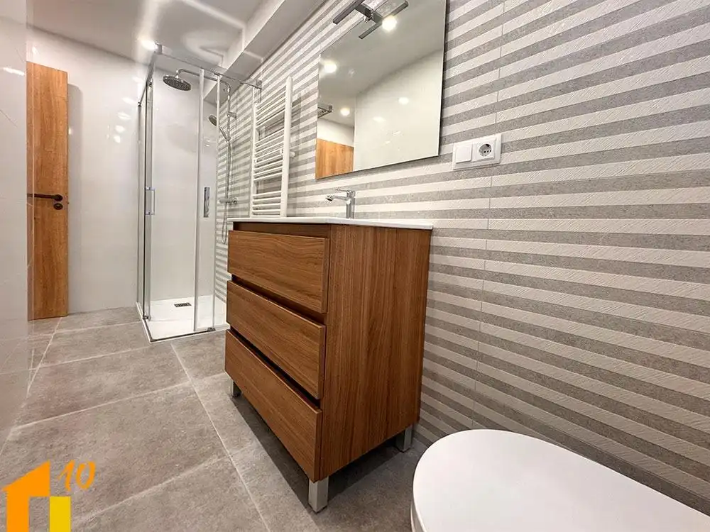 Badezimmer von Wohnung zum Verkauf in Burgos mit Heizung