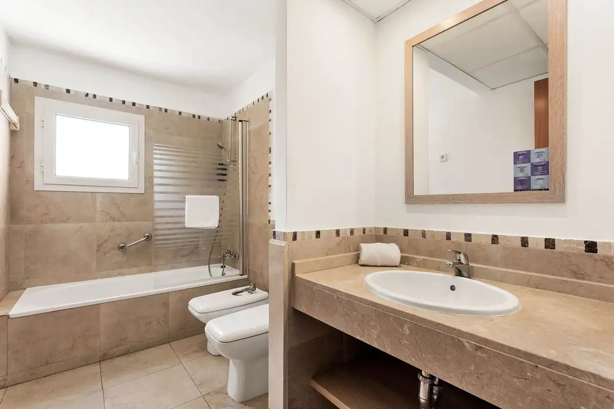 Baño de Apartamento en venta en Manilva con Aire acondicionado, Terraza y Piscina comunitaria