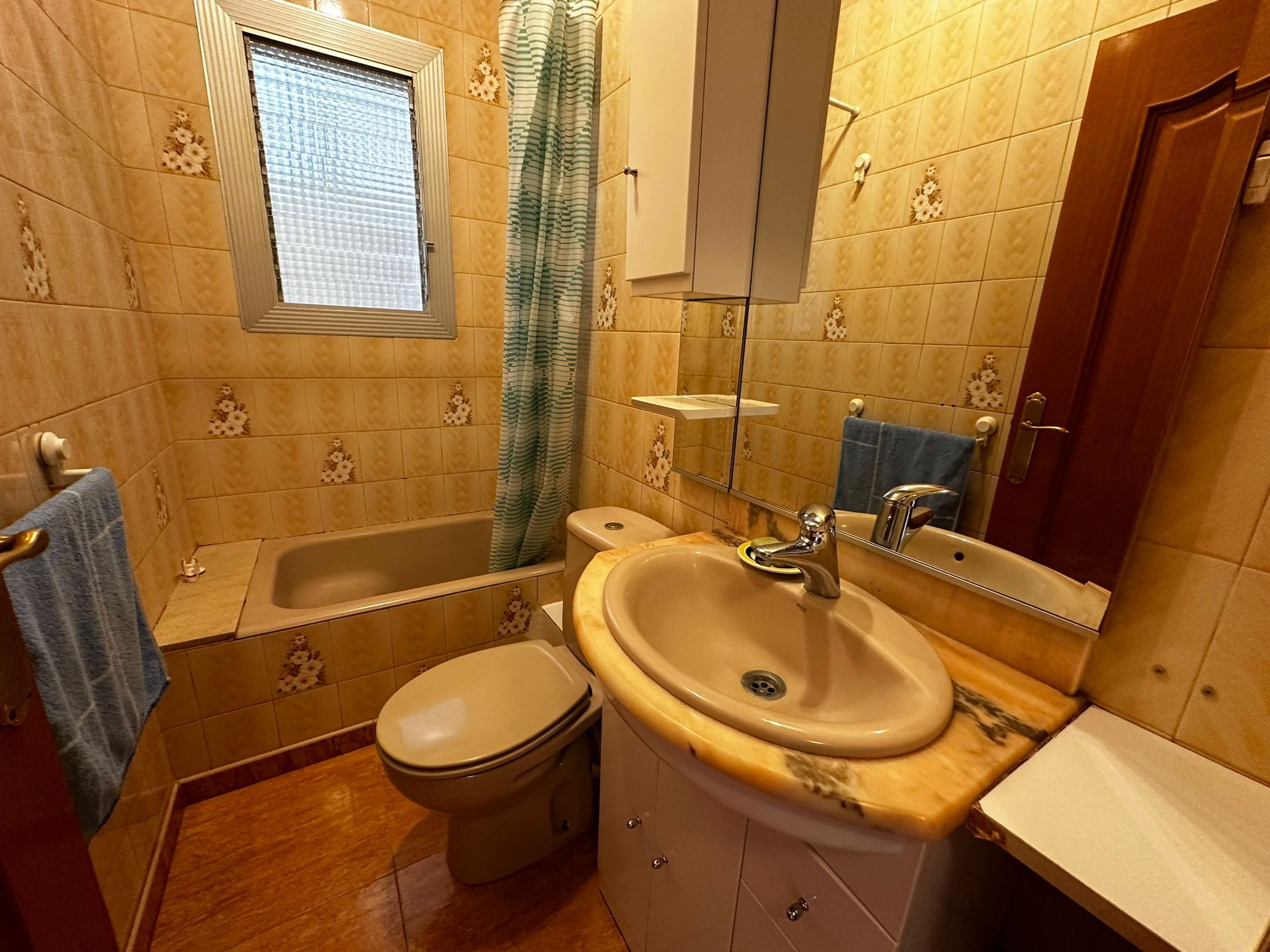 Bany de Pis en venda en L'Hospitalet de Llobregat amb Balcó