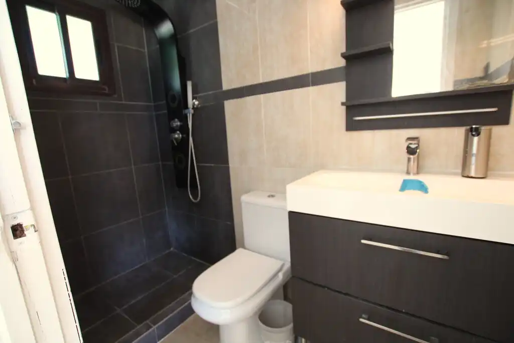 Bany de Casa o xalet en venda en Marbella amb Aire condicionat, Jardí privat i Terrassa
