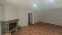 Casa adosada en venda en Llanos del Caudillo amb Calefacció, Terrassa i Balcó