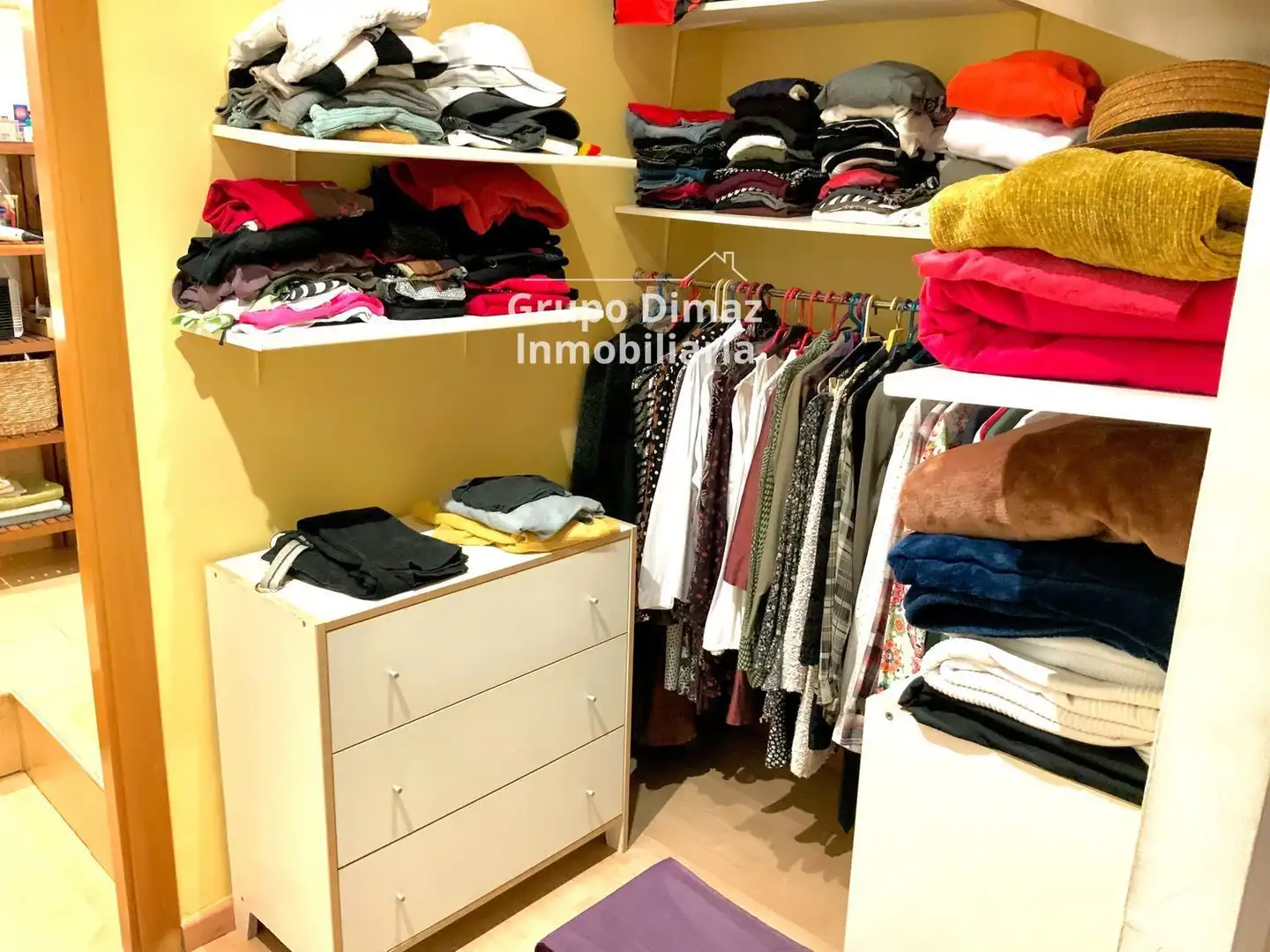 Wohnung zum Verkauf in Barcelona mit Klimaanlage und Terrasse