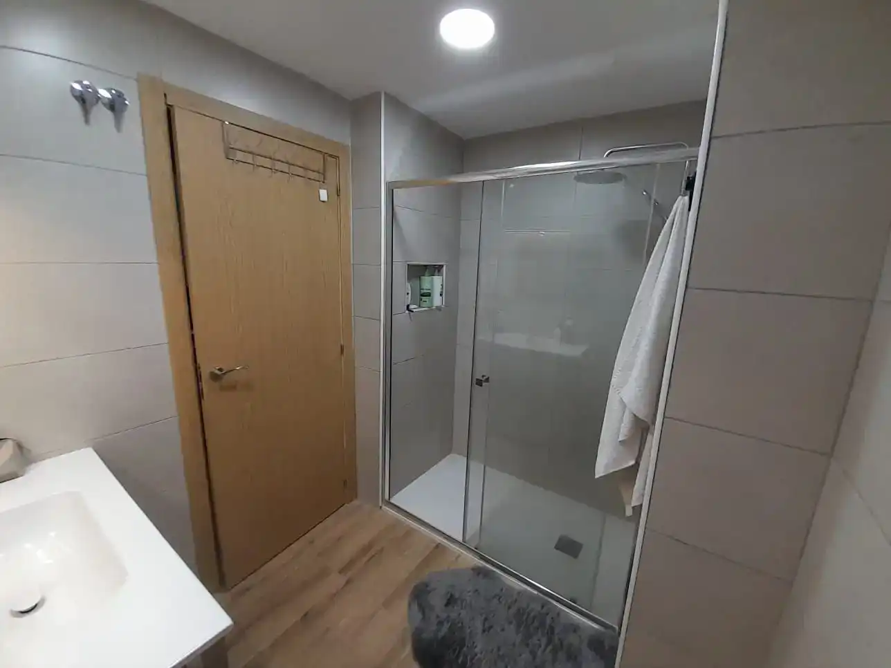 Bathroom of Flat for rent in  Valencia Capital  with Air Conditioner