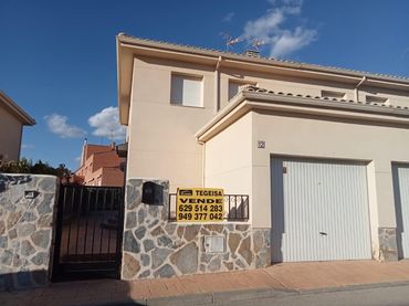 Casa aparellada en venda a MANUEL VIDRIE