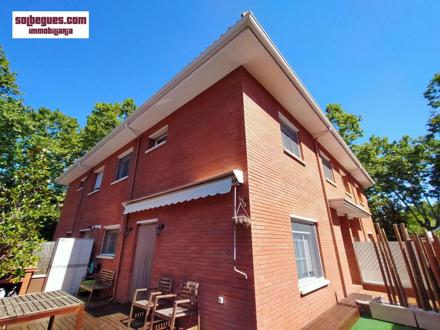 Vista exterior de Casa adosada en venta en Begues con Calefacción, Jardín privado y Terraza