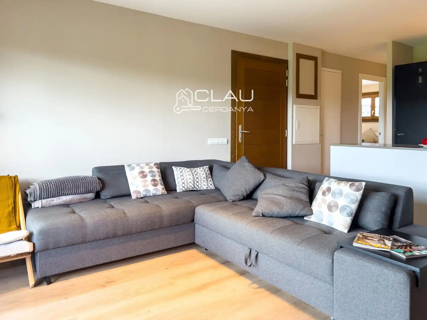 Sala de estar de Piso en venta en Sainte - Léocadie con Calefacción, Jardín privado y Parquet