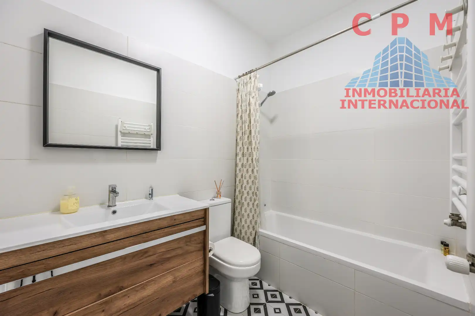 Bathroom of Flat for rent in Madrid  with Air Conditioner, Heating and Parquet flooring