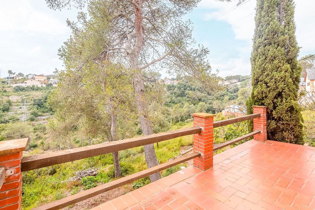 Vista exterior de Casa o xalet en venda en La Torre de Claramunt amb Jardí privat i Terrassa