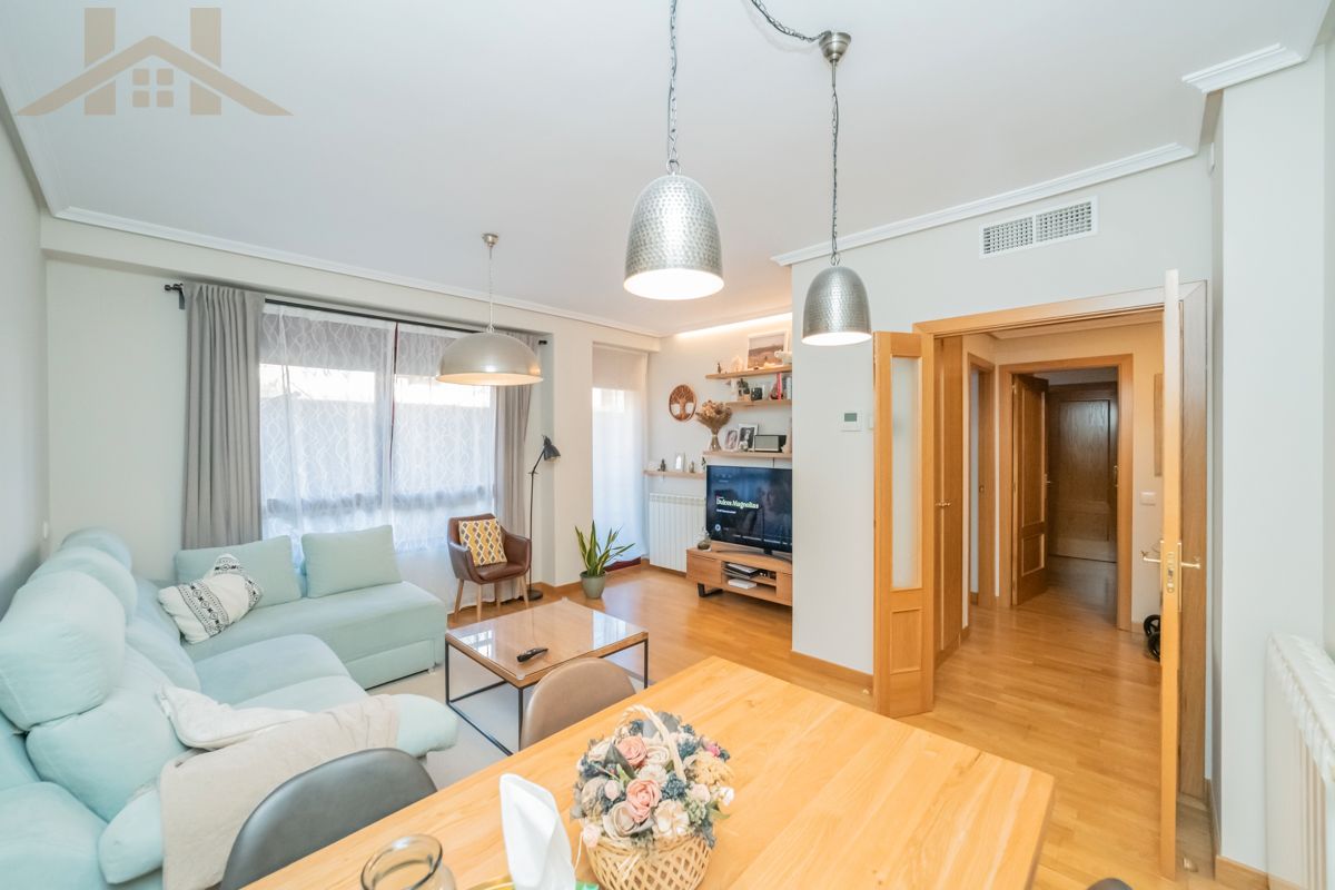 Living room of Planta baja for sale in Majadahonda  with Air Conditioner, Heating and Private garden