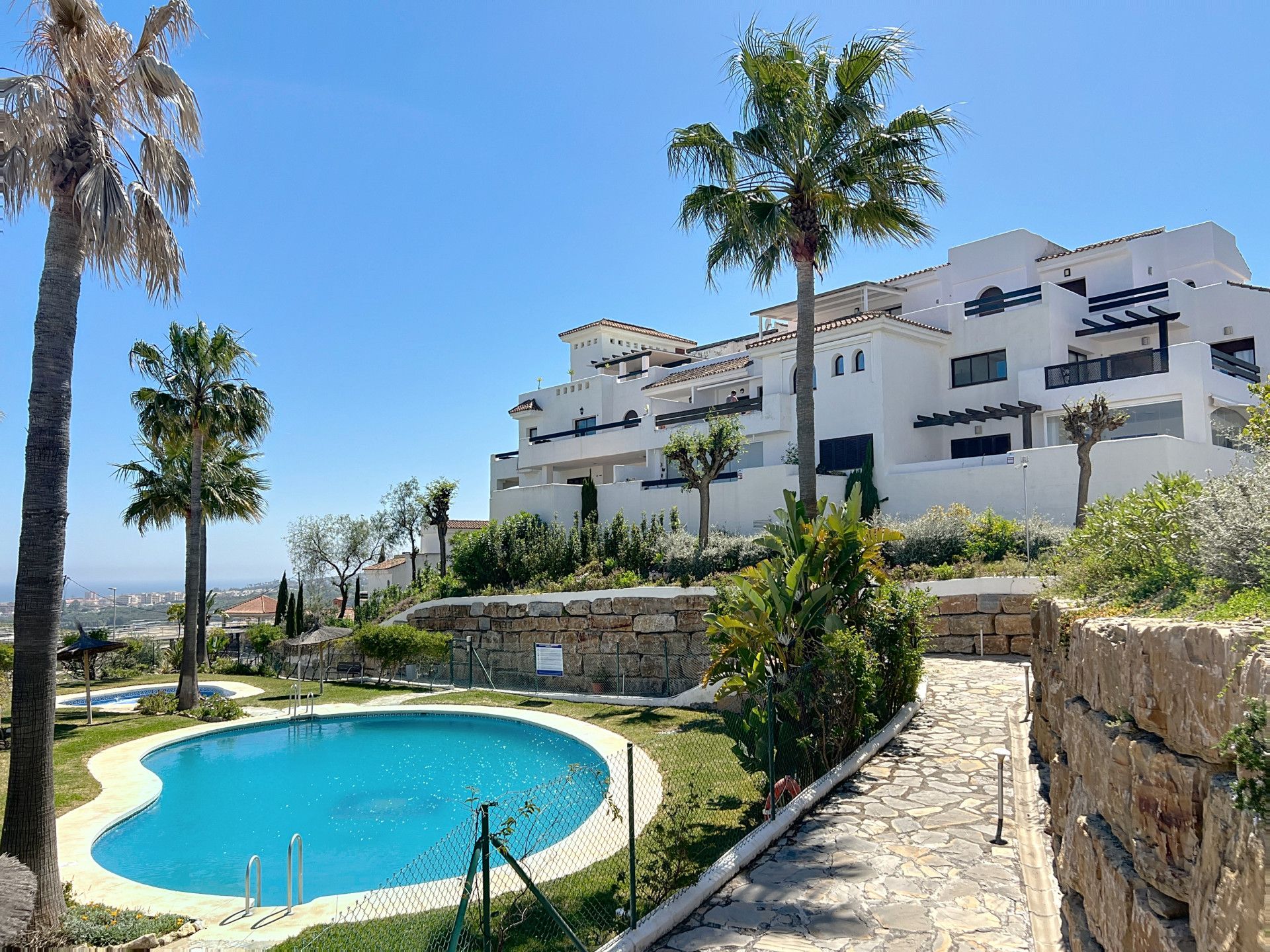Vista exterior de Àtic en venda en Casares amb Aire condicionat, Calefacció i Terrassa