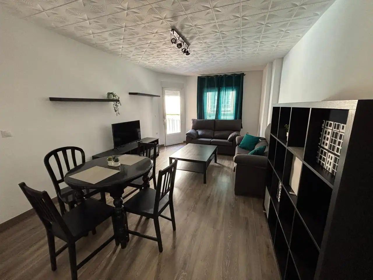 Sala d'estar de Pis en venda en Granada amb Calefacció i Moblat