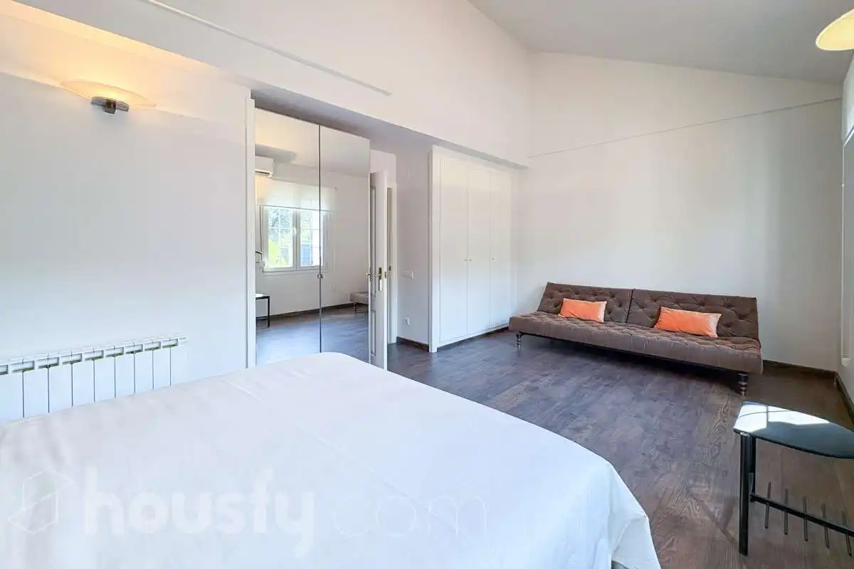 Habitación de Casa o chalet en venta en Girona con Aire acondicionado, Calefacción y Jardín privado
