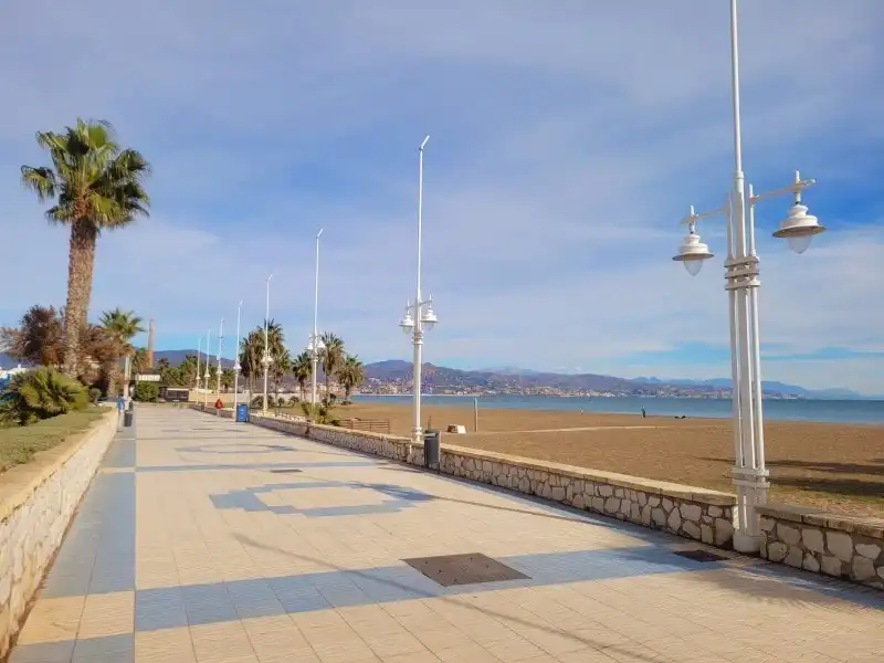 Vista exterior de Piso en venta en Málaga con Terraza, Horno y Lavadora