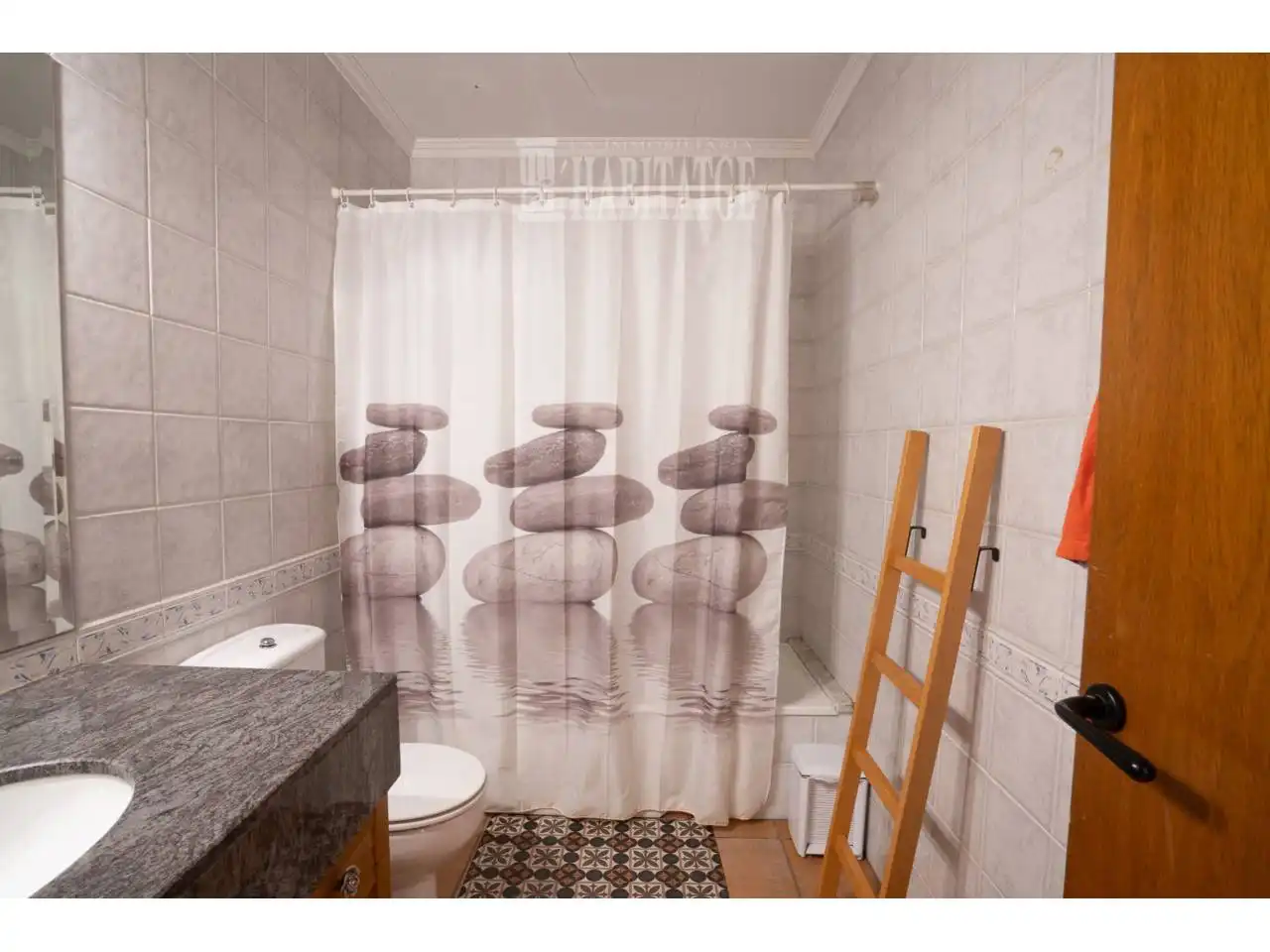 Baño de Dúplex en venta en Vic con Calefacción, Terraza y Alarma