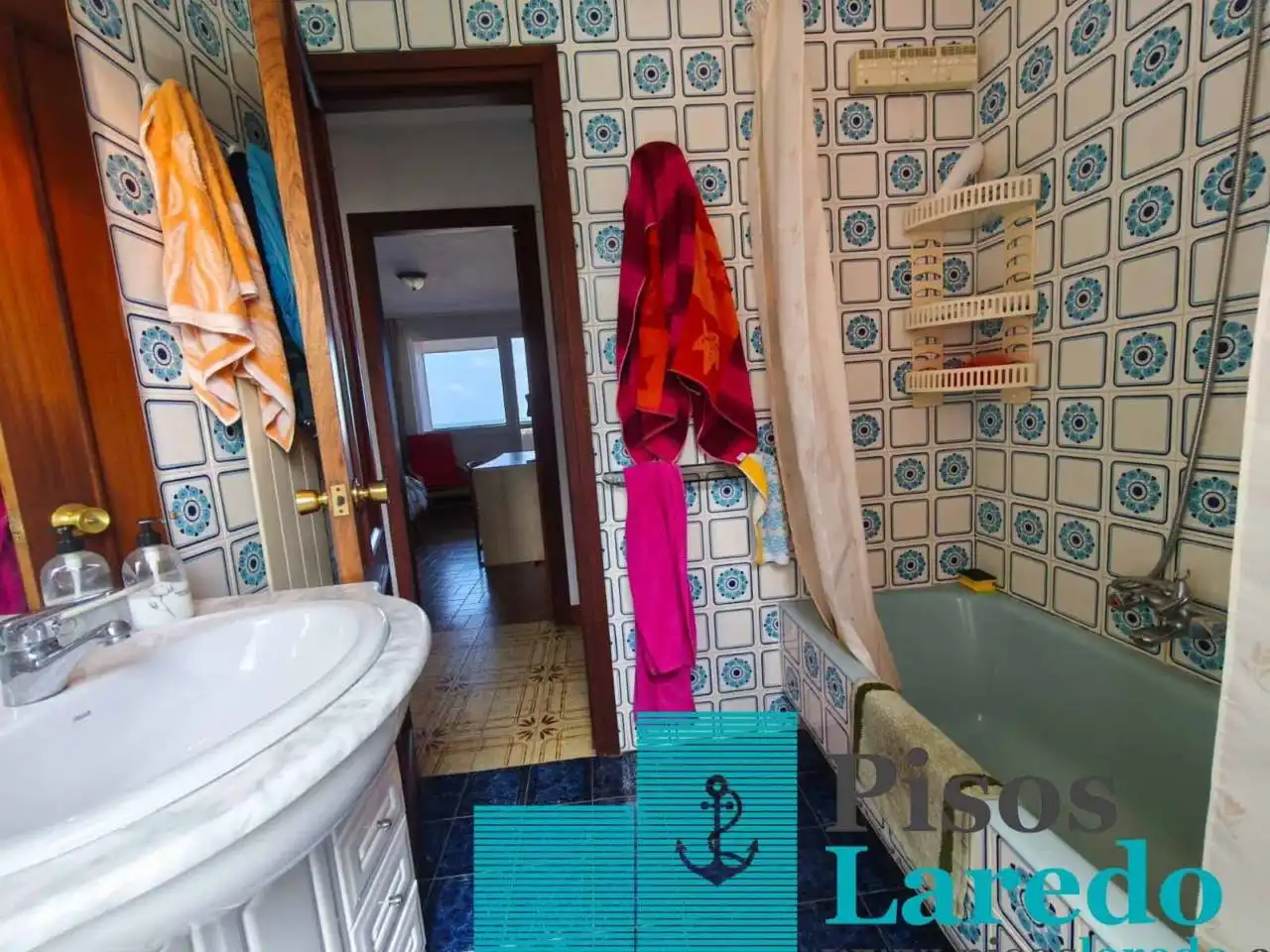 Bathroom of Flat for sale in Laredo  with Heating, Terrace and Balcony