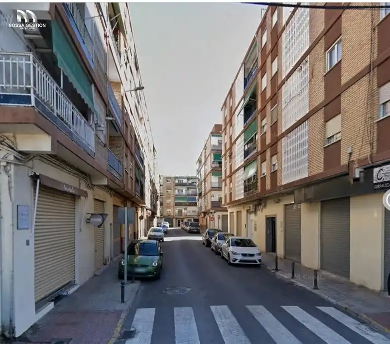 Vista exterior de Piso en venta en Paterna