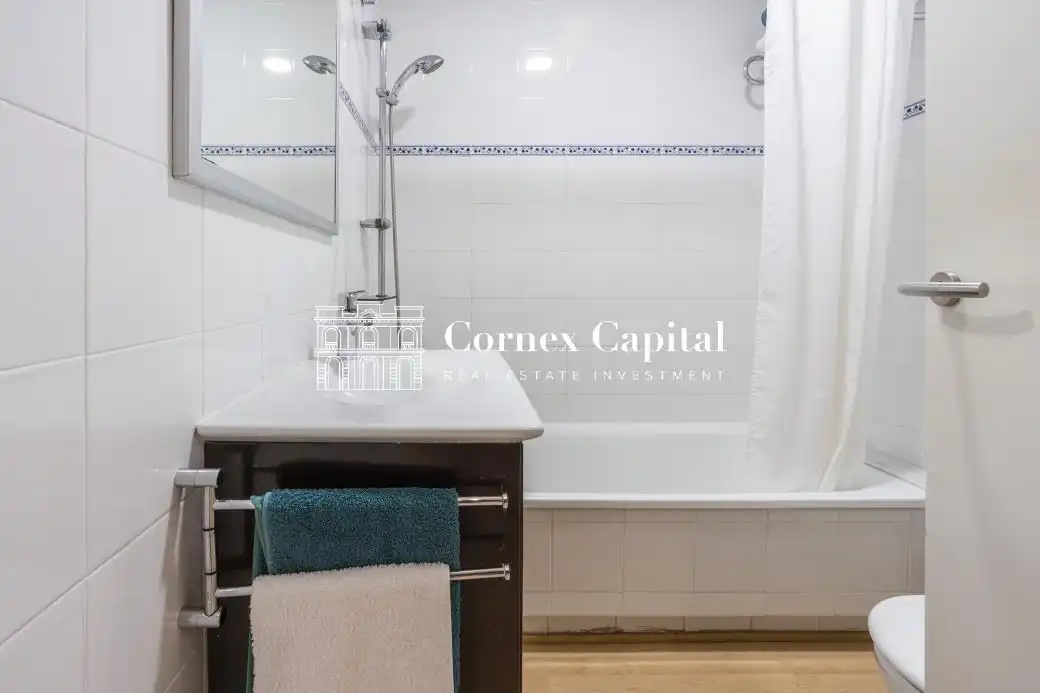 Badezimmer von Erdgeschoss zum Verkauf in Barcelona mit Klimaanlage und Terrasse