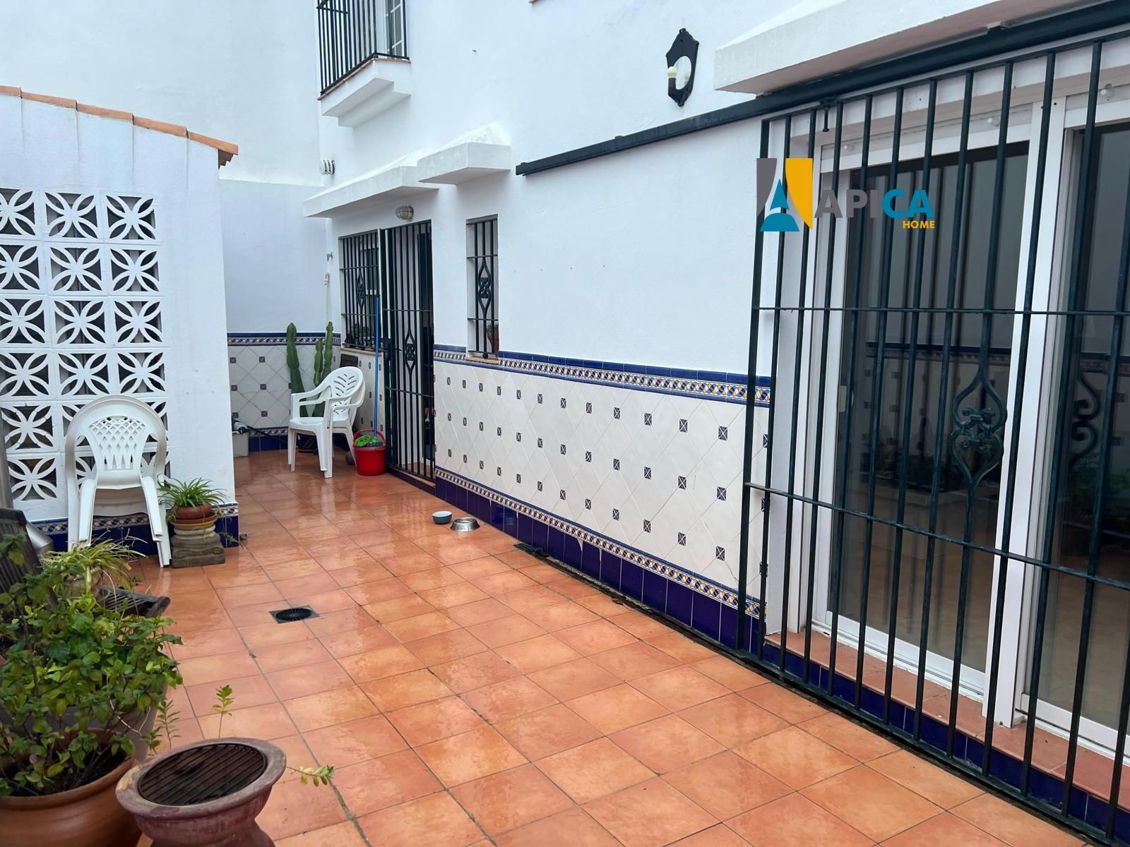 Exterior view of House or chalet for sale in Conil de la Frontera  with Heating, Terrace and Storage room