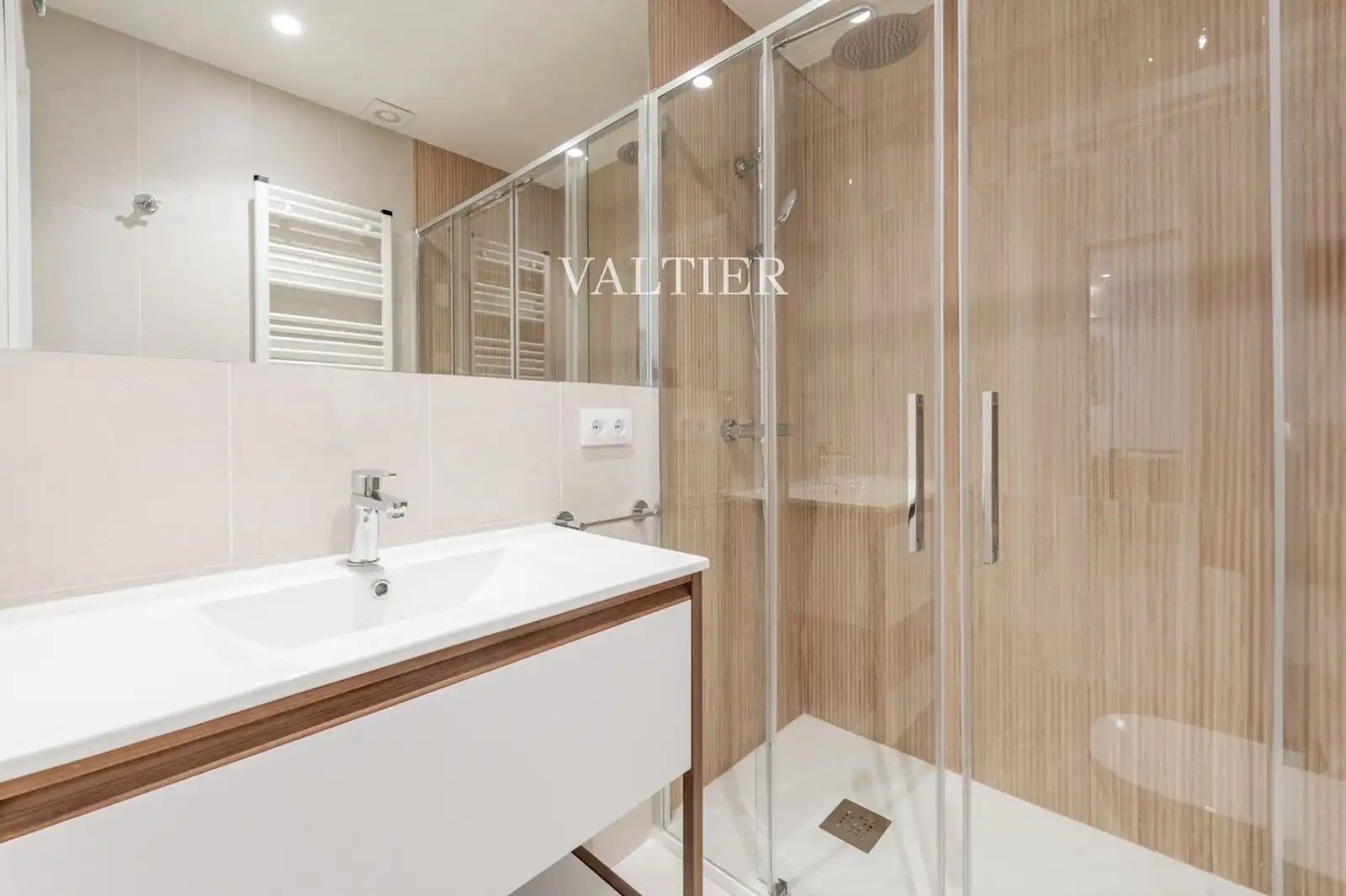Badezimmer von Wohnung zur Miete in Madrid mit Klimaanlage, Heizung und Terrasse