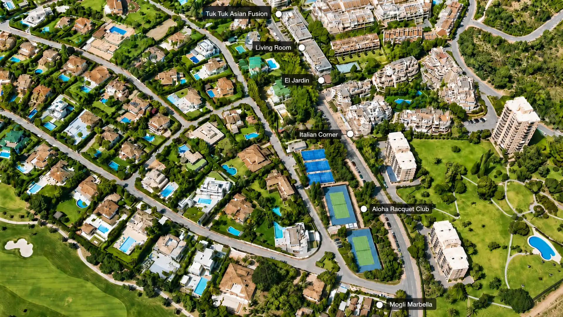 Vista exterior de Àtic en venda en Marbella amb Aire condicionat, Terrassa i Piscina