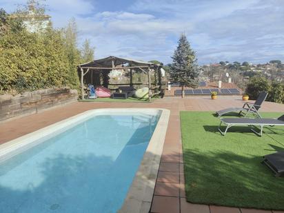 Swimming pool of House or chalet for sale in Riells i Viabrea  with Air Conditioner, Heating and Private garden