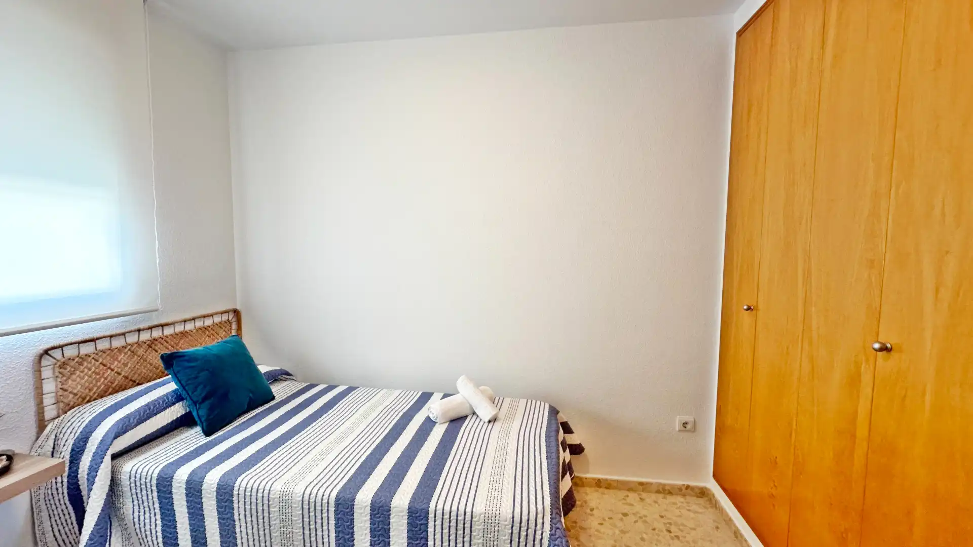 Dormitori de Apartament de lloguer en Gandia amb Aire condicionat, Calefacció i Terrassa
