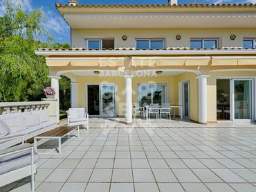 House with pool for sale in Carrer Neptuno