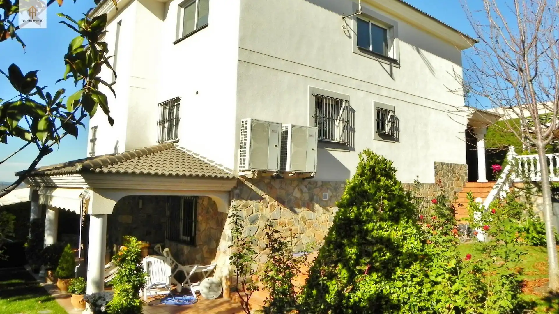 Vista exterior de Casa o xalet en venda en Cáceres amb Aire condicionat, Calefacció i Jardí privat
