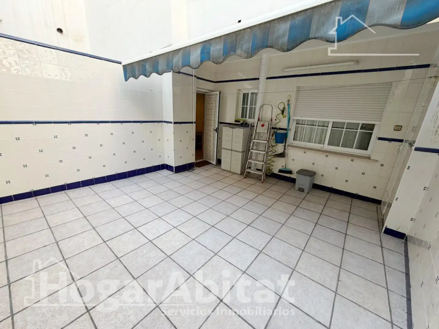 Exterior view of Flat for sale in Torrent  with Air Conditioner, Terrace and Furnished