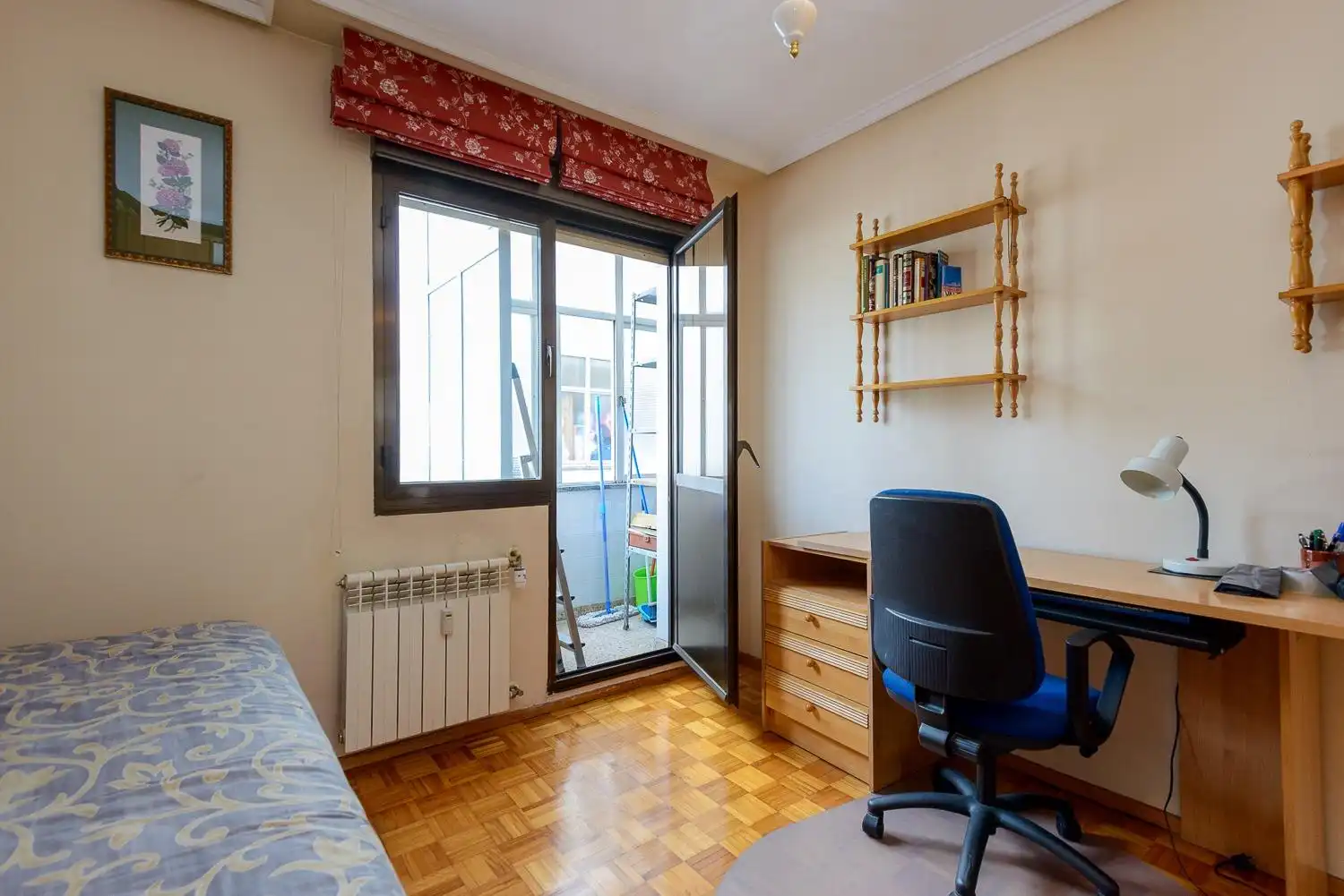 Habitación de Piso en venta en Oviedo  con Calefacción, Amueblado y Balcón