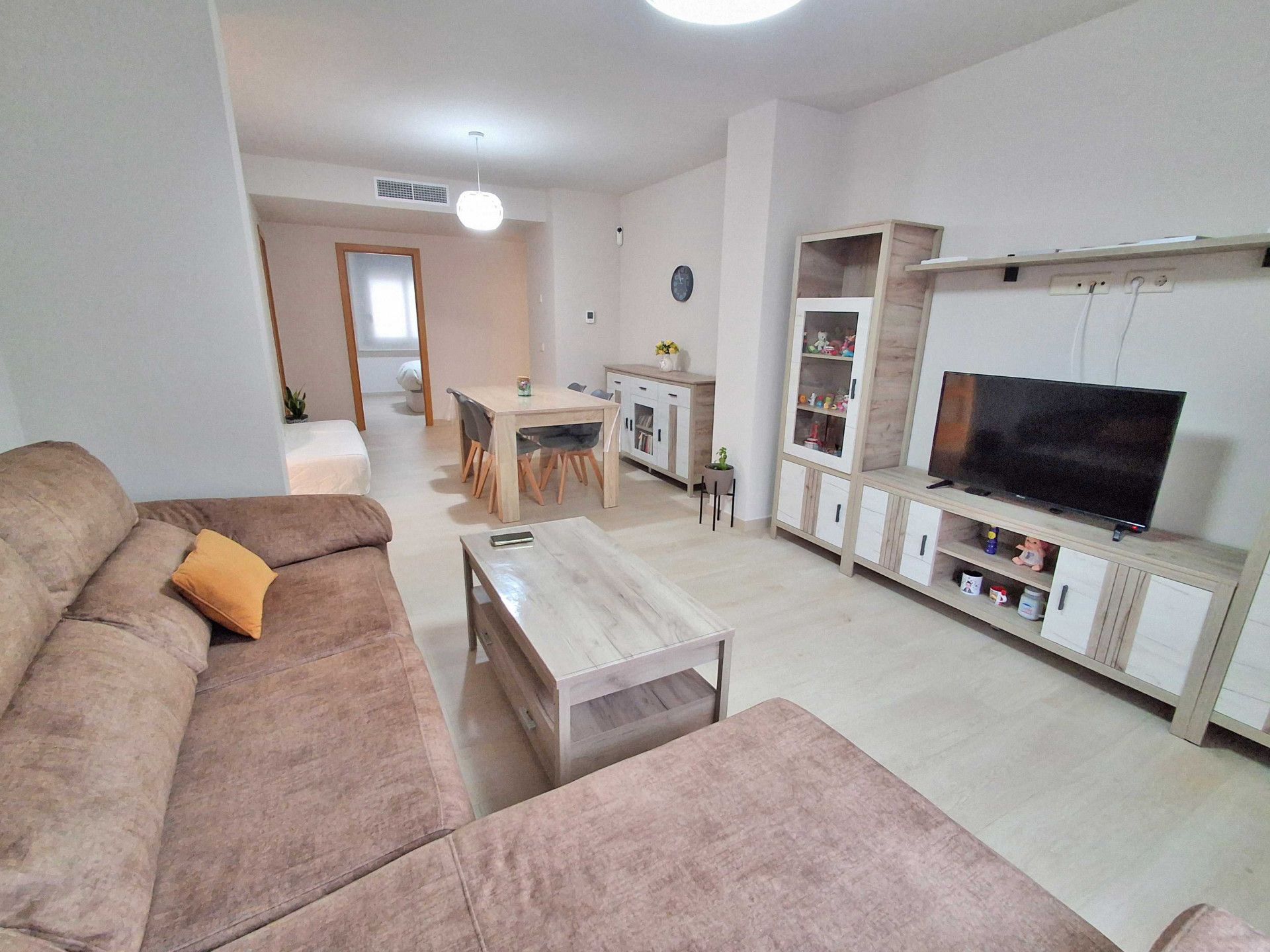 Sala d'estar de Pis en venda en Estepona amb Moblat, Balcó i Alarma