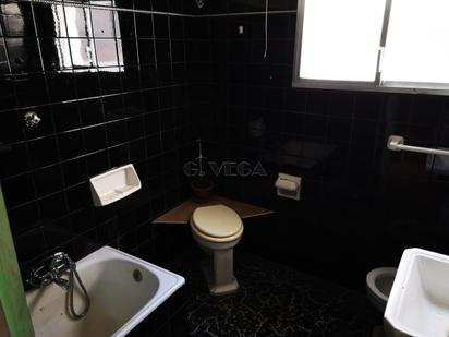 Bathroom of Apartment for sale in Vigo 