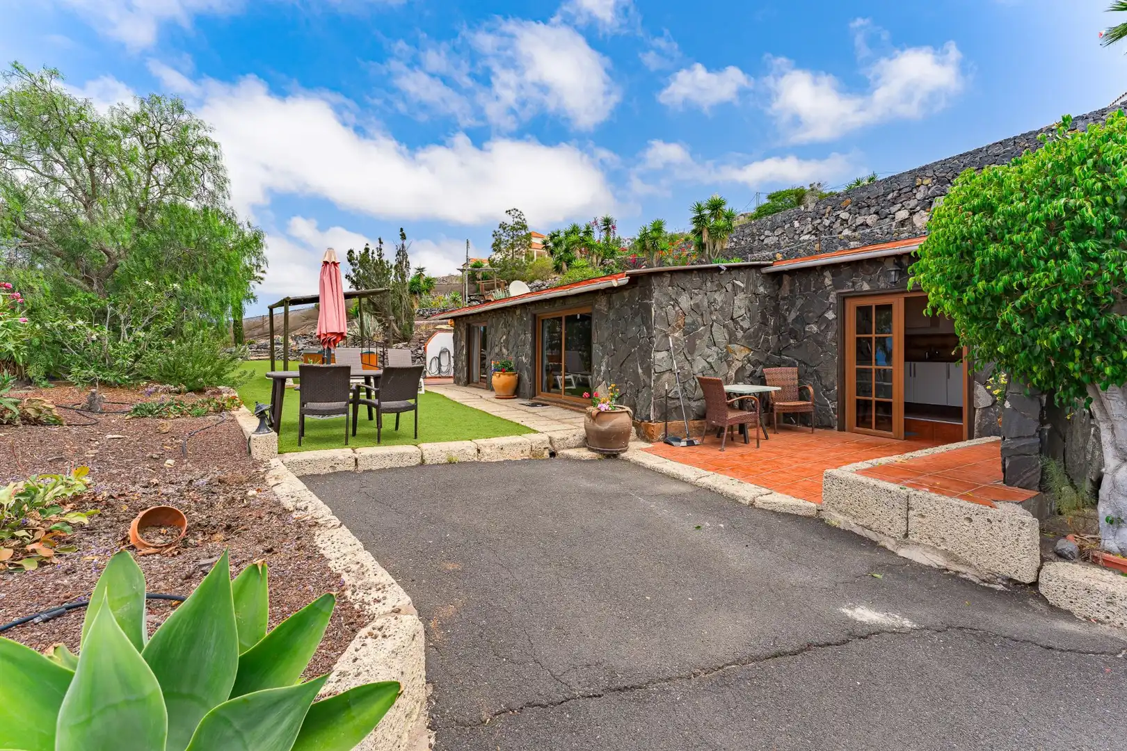 Vista exterior de Casa o chalet en venta en Adeje con Jardín privado, Terraza y Trastero