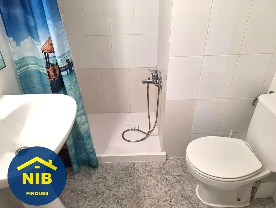 Bathroom of Flat for sale in Barcelona  with Air Conditioner and Heating