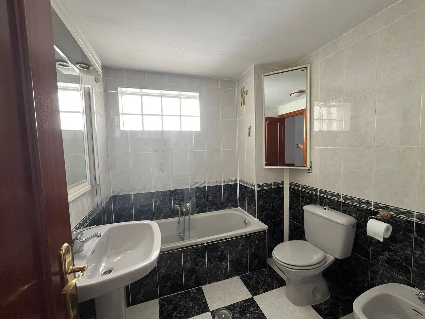 Baño de Piso de alquiler en Cuenca con Calefacción y Amueblado