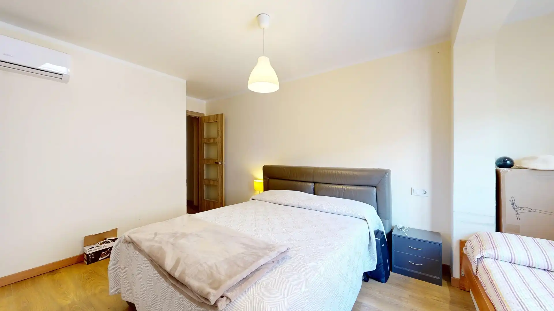 Bedroom of Flat for sale in Torrent  with Air Conditioner, Private garden and Balcony