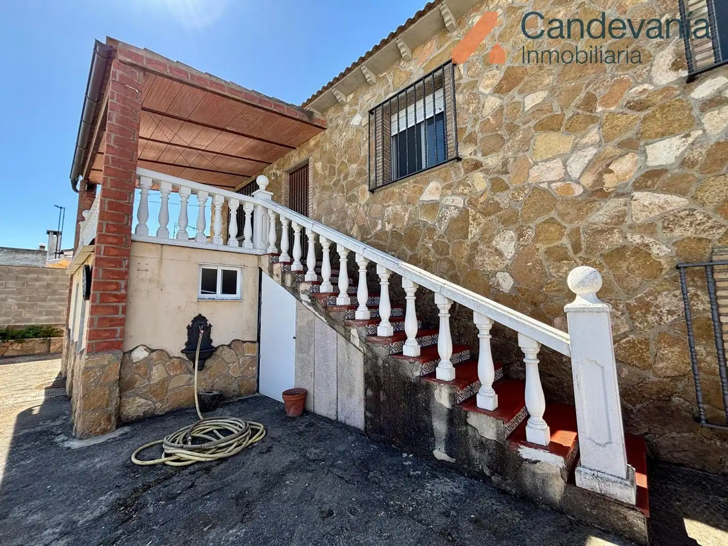Vista exterior de Casa o chalet en venta en San Mateo de Gállego con Aire acondicionado, Calefacción y Jardín privado