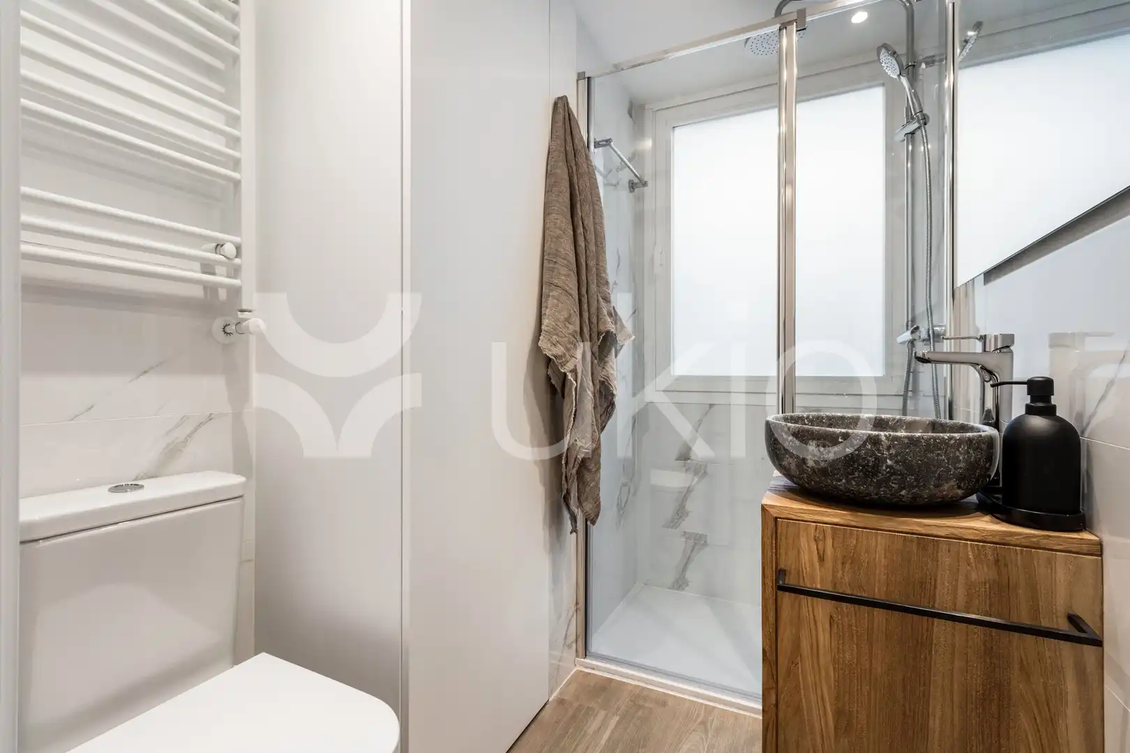 Bathroom of Apartments for rent in Madrid  with Air Conditioner, Furnished and Washing machine