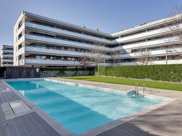 Bajo con piscina en venta en Turó de Can Mates