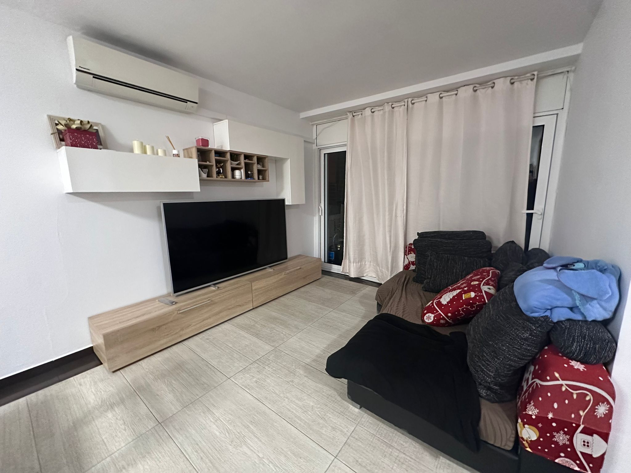 Living room of Flat for sale in L'Hospitalet de Llobregat  with Balcony