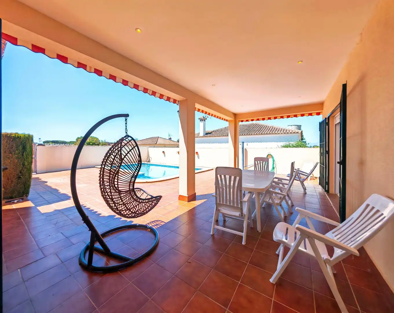 Terrassa de Casa o xalet en venda en Chiclana de la Frontera amb Aire condicionat, Jardí privat i Piscina