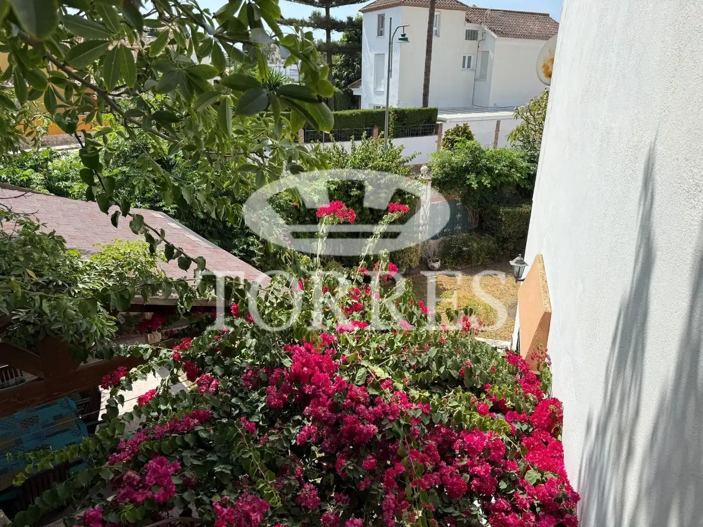 Vista exterior de Casa adosada en venta en Málaga con Terraza, Balcón y Piscina comunitaria
