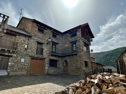 Vista exterior de Casa o xalet en venda en Jasa amb Jardí privat, Parquet i Terrassa