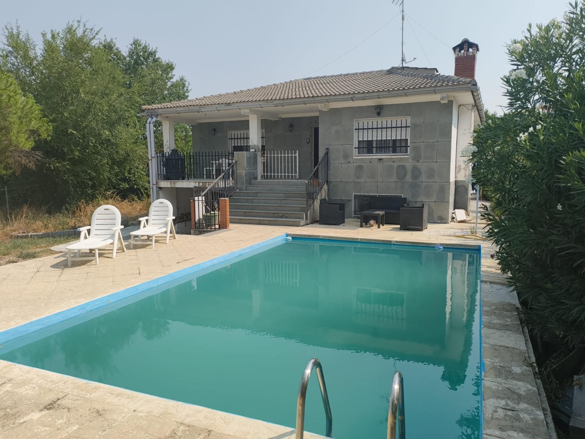 Swimming pool of House or chalet for sale in Palomeque  with Air Conditioner, Heating and Private garden