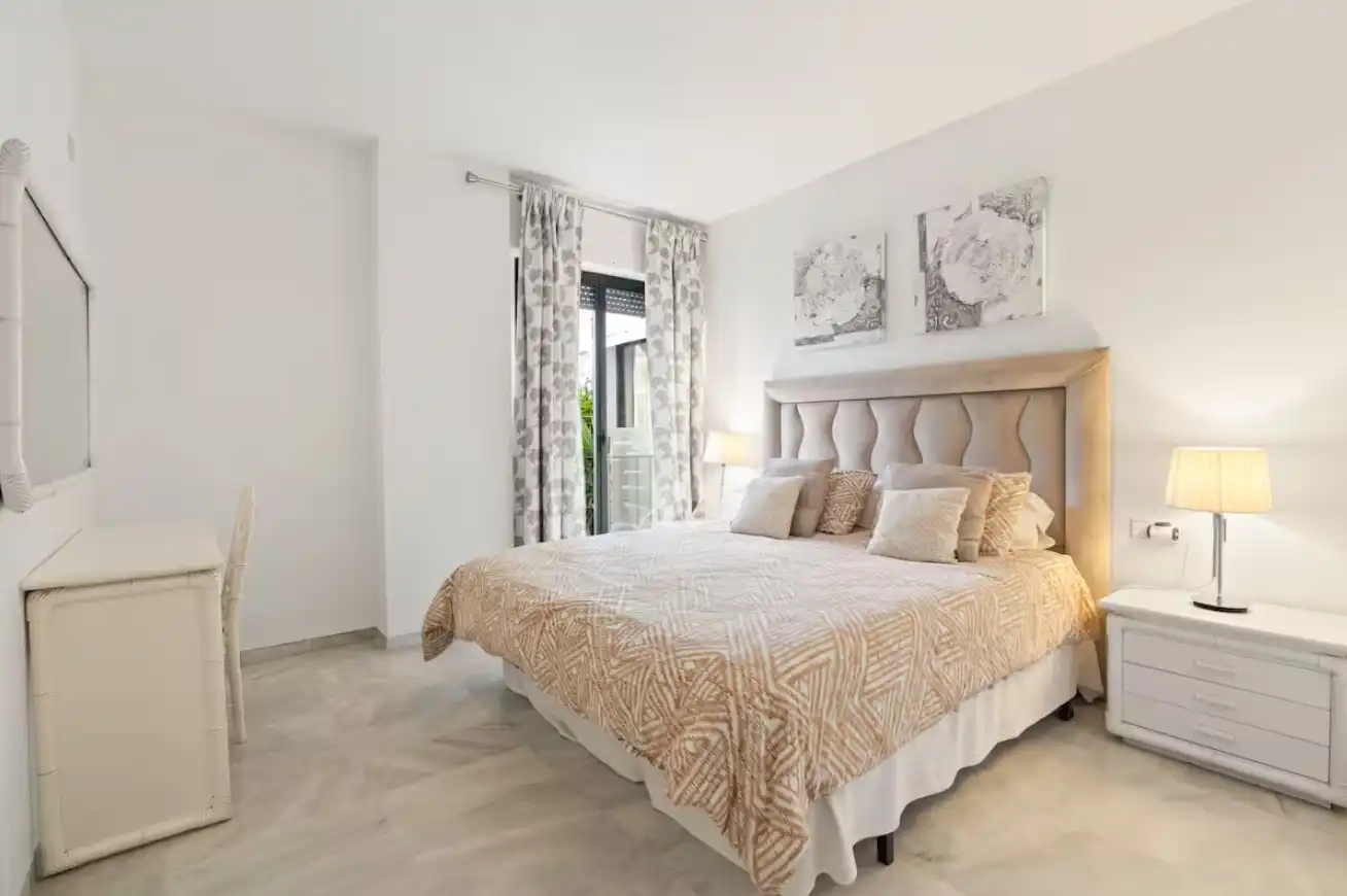 Dormitori de Apartament de lloguer en Marbella amb Aire condicionat, Calefacció i Parquet