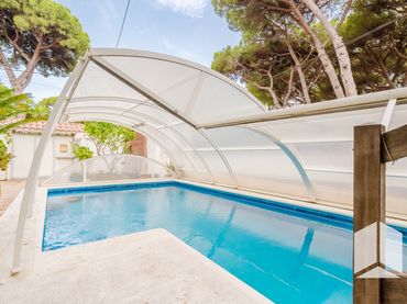 Casa con piscina en venta en Carrer 19