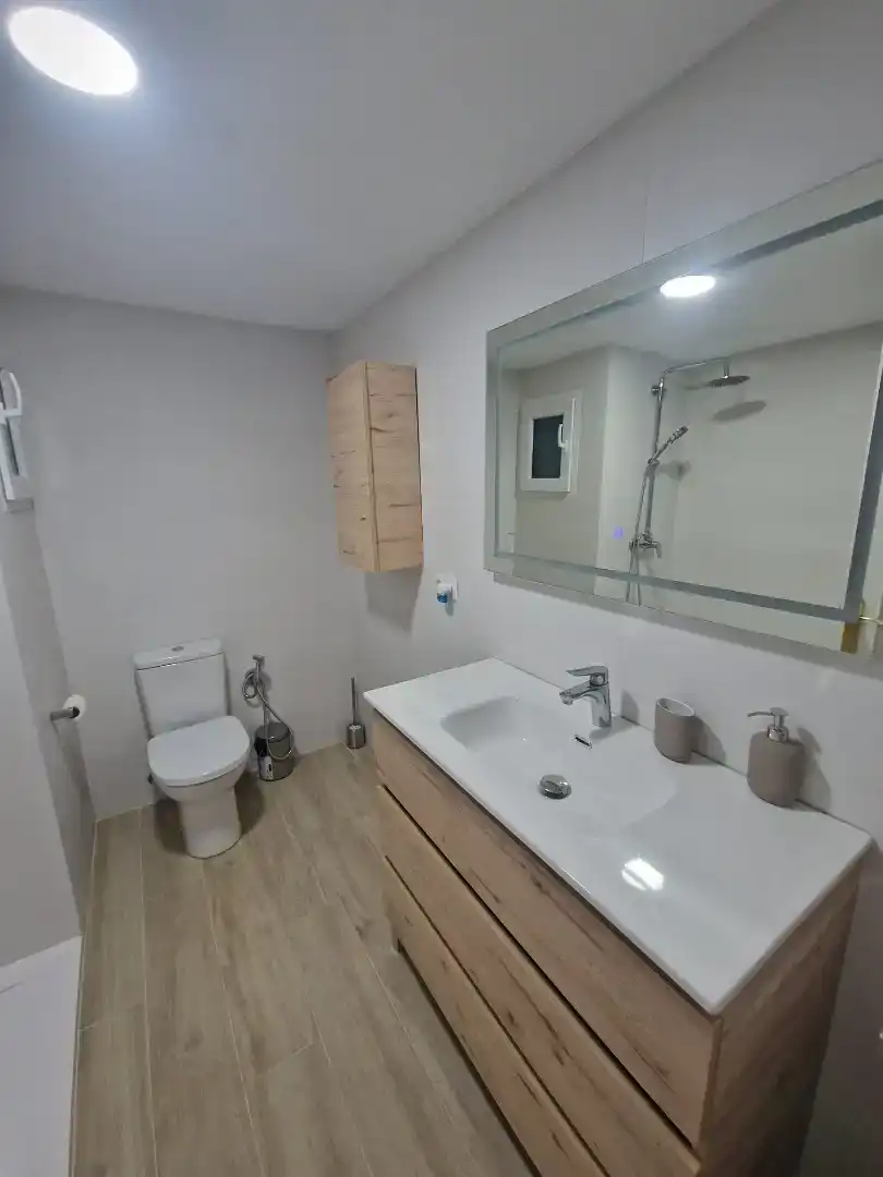 Bany de Apartament de lloguer en Cullera amb Piscina i Balcó