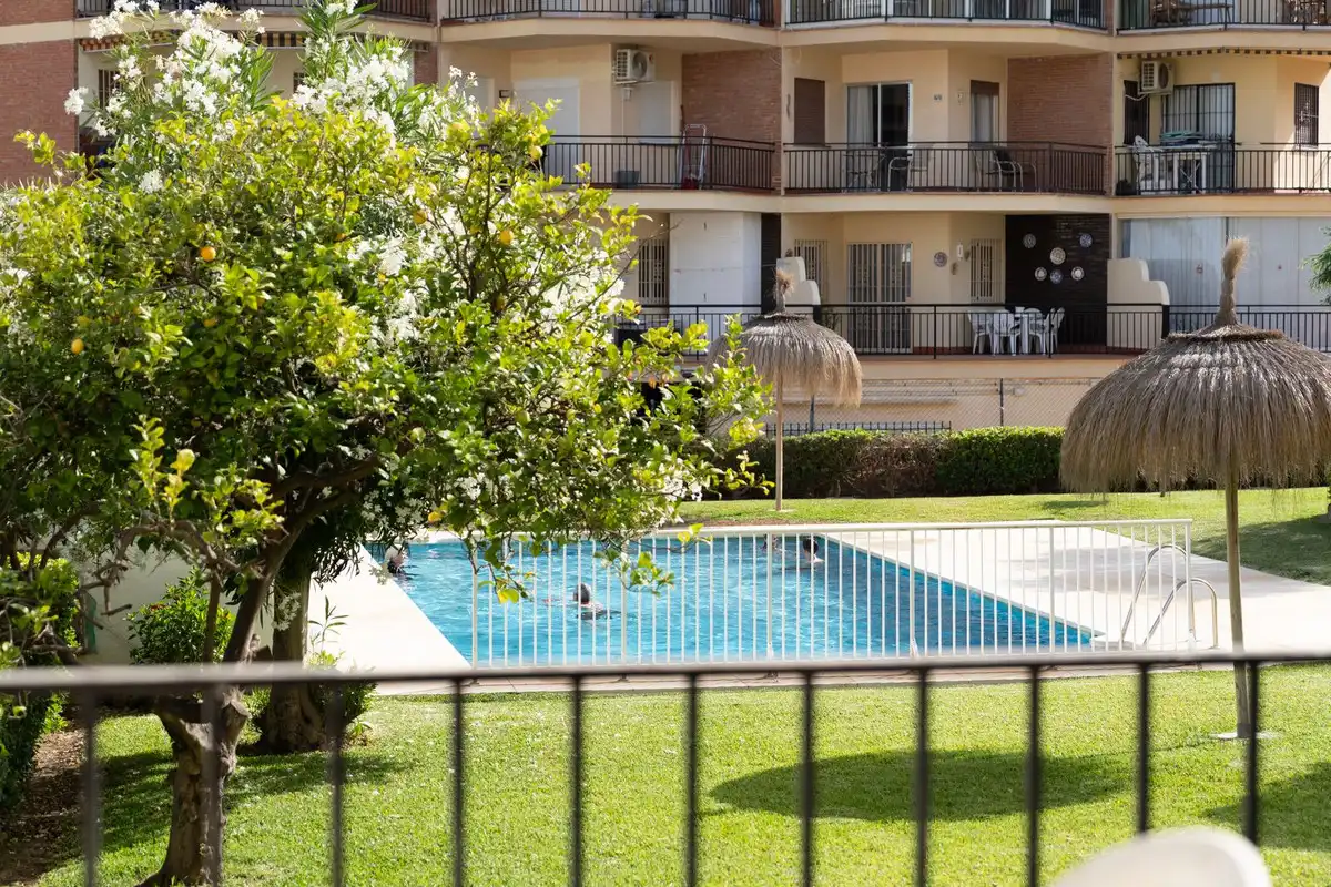 Piscina de Apartament en venda en Torremolinos amb Aire condicionat i Piscina comunitària