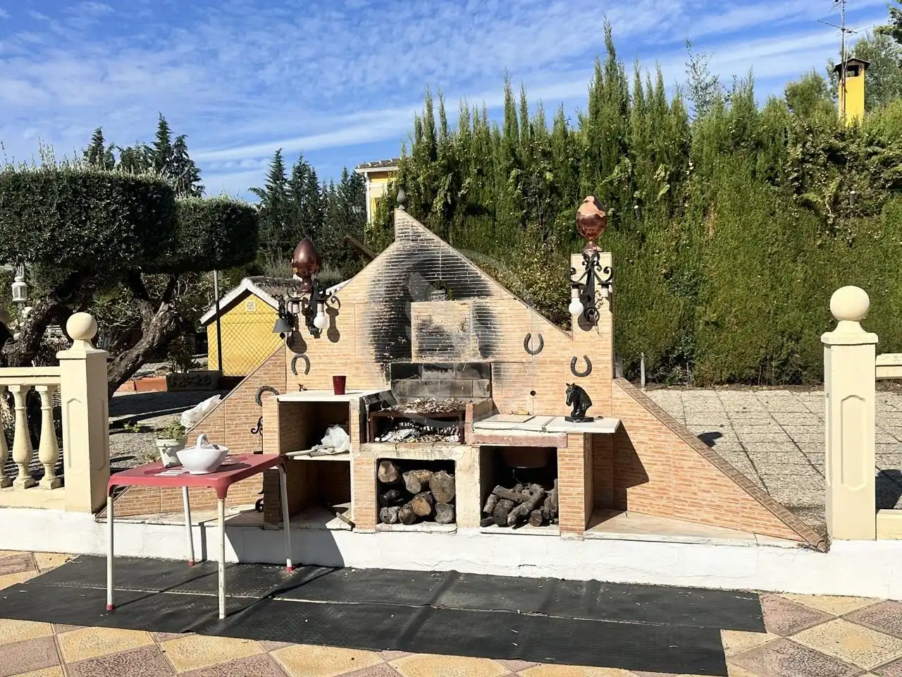 Jardí de Finca rústica en venda en Linares amb Jardí privat, Terrassa i Piscina
